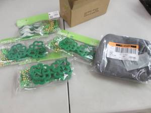 lot 85 image: 4 St. Patricks Party packs, Hanging...