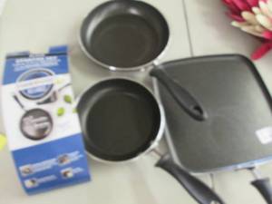 lot 112 image: Farberware 3 pc Starter Set...
