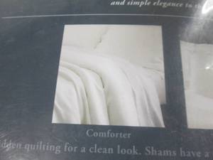 lot 213 image: Linen King Comforter Set...