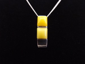 .925 Sterling Silver Yellow Amber Cabochon Pendant Necklace