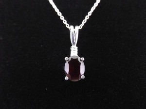 .925 Sterling Silver Oval Cut Garnet Pendant Necklace