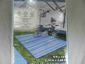 lot 10 image: New Large Outdoor Rug