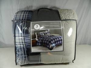lot 20 image: New Navy Corbin Plaid 3 Pc FullQueen Comforter Set