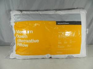 lot 21 image: New Medium Down Alternative Pillow