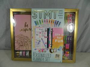 lot 35 image: New 850 Piece Craft Set