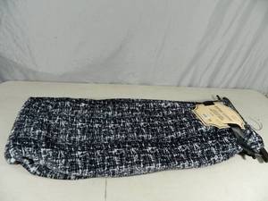 lot 66 image: New Super Soft Throw