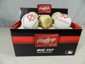 lot 74 image: 21 New Fly High Balls