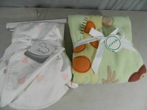lot 86 image: 2 New Baby Blankets