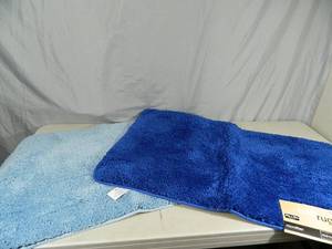 lot 92 image: 2 New Bath Rugs