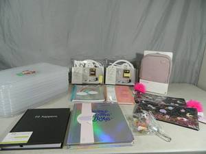 lot 95 image: New Craft  Office Items