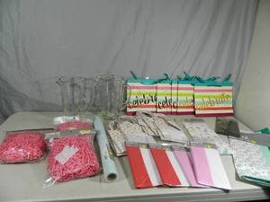 lot 108 image: New Glass Pitchers and Gift Bags