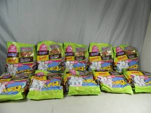 lot 140 image: Over 20 lbs -1000 Pieces of Candy