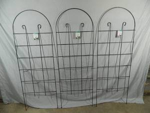 lot 3 image: 3 New Metal Garden Trellis