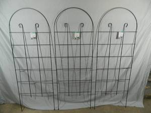 lot 4 image: 3 New Metal Garden Trellis