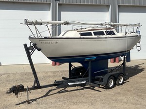 lot 2 image: 1985 S2 Sailboat With Trailer