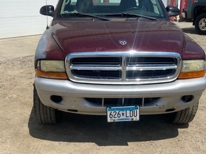 lot 6 image: 2002 Dodge Dakota SLT