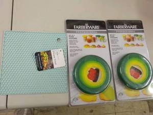 lot 59 image: Farberware Food Huggers and Silicon...