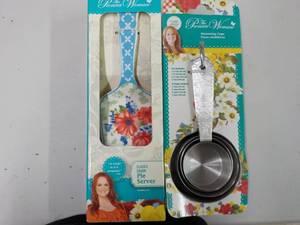 lot 64 image: Pioneer Women Ceramic Pie Server an...