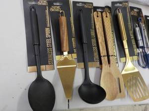 lot 70 image: Thyme and Table Lot...
