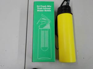 lot 73 image: DJ Fresh Mix Fruit Infuser Water Bo...