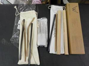 lot 87 image: Straws...