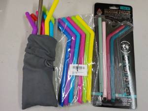 lot 89 image: Straws...