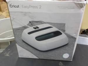 lot 145 image: Cricut Easy Press 2 Machine...