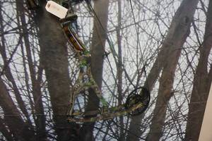 lot 4 image: Bowtech Model The General Compound Bow
