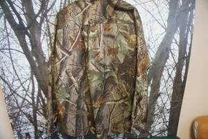 lot 211 image: Scent Blocker Plus SLT Button Down Hunting Shirt Real Trees Hardwoods Camo