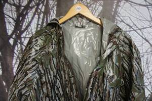 lot 242 image: Real Tree 2 Piece Vinyl Rain Suit