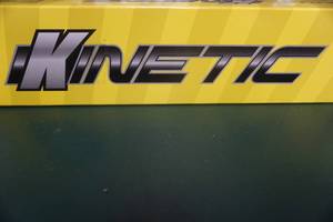 lot 281 image: Gold Tip Brand # 500 Kinetic Hunter 12 Pack Carbon Arrows