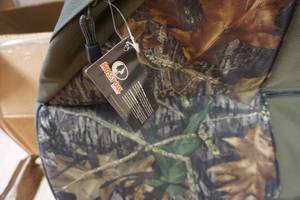 lot 294 image: Primos Brand Speak The Language Soft Sided Bow Case