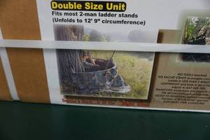lot 309 image: The Wright Blind Collapsible and Portable Tree Stand Camo Curtain