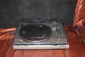 lot 13 image: Technics Record Player