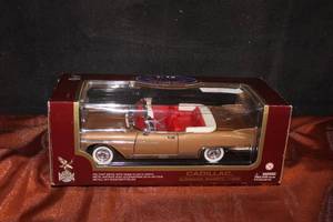 lot 20 image: 1958 Cadillac ElDorado Biarritz Convertible Bronze - Road Legends 118 Collection