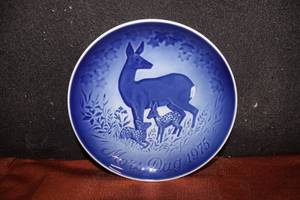 lot 127 image: Must Have Mothers Day 1975 Copenhagen Porcelain B&G Mors Dag BlueWhite Collector Plate