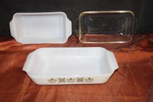 lot 25 image: Anchor Hocking Fire King Bakeware