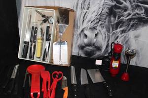 lot 134 image: Bella Hand Blender & Other Kitchen UtensilsKnives
