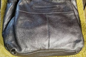 lot 19 image: B MAKOWSKY DURANGO LARGE METALLIC SILVER PEBBLE LEATHER HOBO  SHOULDER BAG