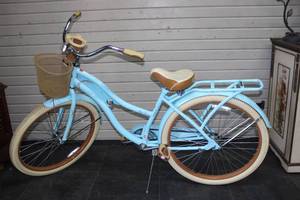 lot 1 image: Nostalgic Huffy Nel Lusso Robins Egg Blue Womens Cruiser Bike