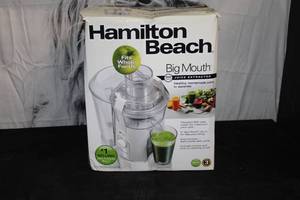 lot 33 image: New Hamilton Beach Big Mouth Juice Extractor