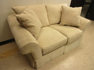 lot 509 image: SOFA TREND LOVE SEAT