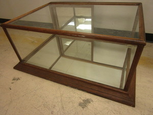 lot 512 image: ANTIQUE PIE CASE WITH SOLID OAK FRAMEWORK.