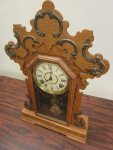 lot 513 image: VINTAGE GILBERT MANTLE CLOCK WITH KEY AND PENDULUM