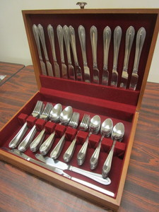lot 515 image: HAMPTON SILVERSMITHS STAINLESS FLATWARE