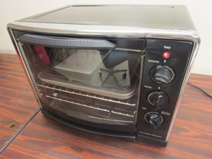 lot 517 image: HAMILTON BEACH COUNTER TOP OVEN WITH CONVECTION