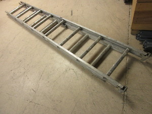 lot 537 image: ALUMINUM EXTENSION LADDER