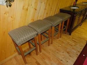 lot 6 image: Four Bar Stools