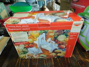 lot 18 image: Paderno Plastic Turning Slicer