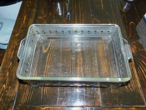 lot 21 image: Baking Dish with Decorative Carrying Tray